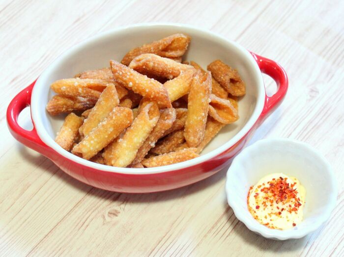 茹ですぎたペンネがカリカリおやつに大変身!