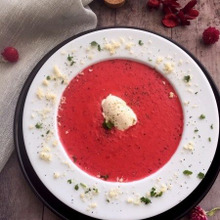 なんと鮮やか~!魅惑の赤いビーツのスープ