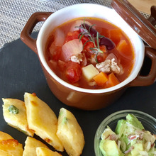 オレガノ香る♪3度美味しい具沢山トマトスープ