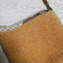 100均のふわもこ糸を使って小さなポーチ