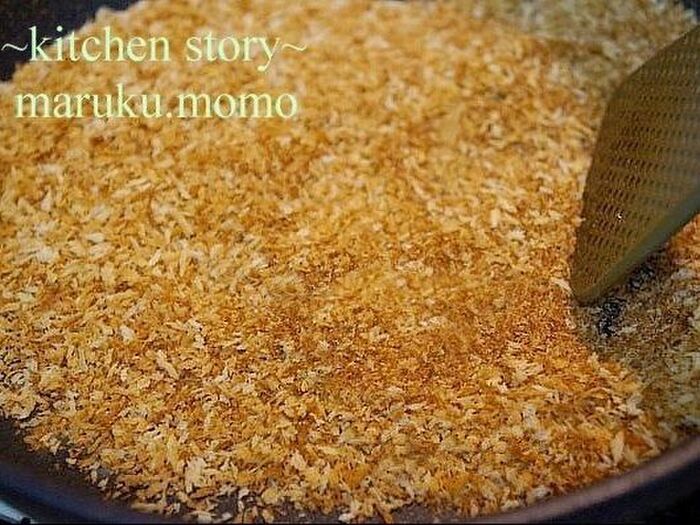 1.パン粉を炒める。