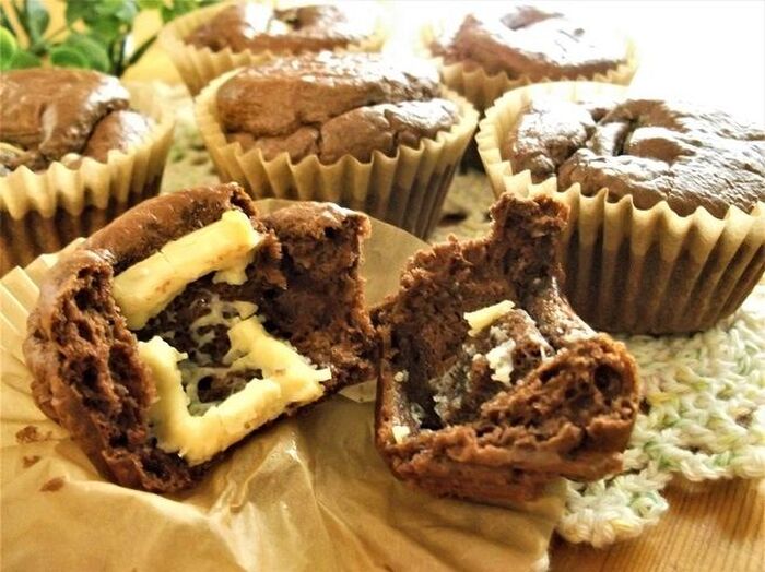 温かいのがおススメ♪バレンタインに!米粉でホワイトチョコINシナモンココアカップケーキ