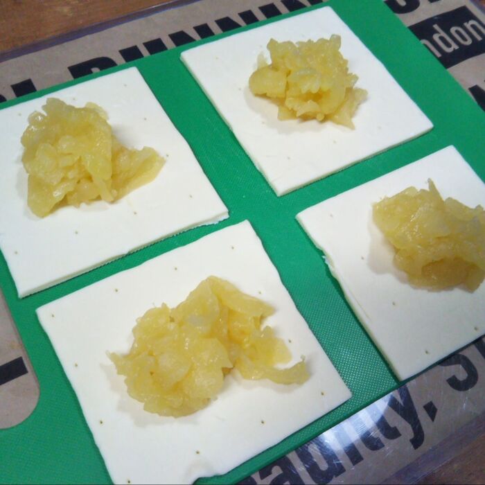 リンゴジャムを使った簡単おやつ①三角アップルパイの作り方