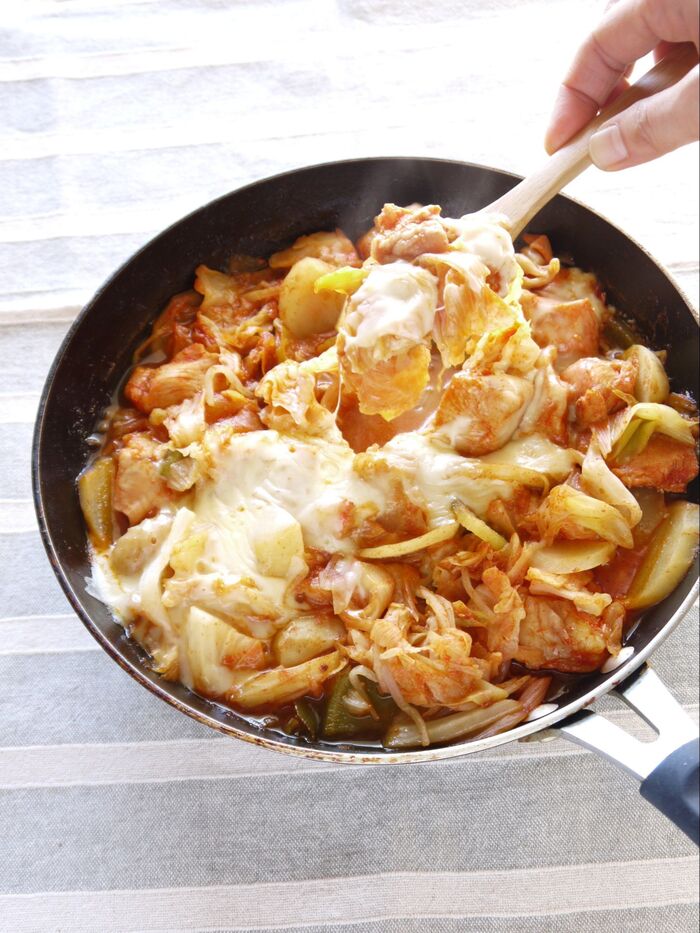 野菜がもりもり★止まらない♡チーズタッカルビ