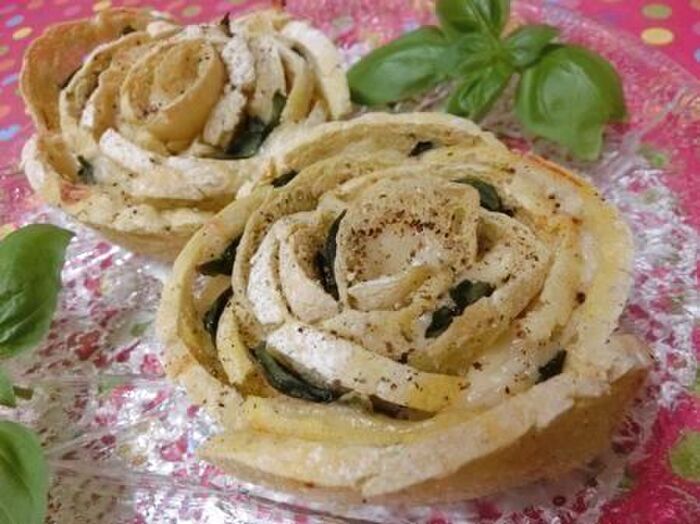 薄切りパンにチーズをはさんで焼くだけ♪ 薔薇パン