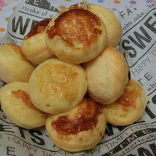 焼けたチーズが香ばしい♪ たこ焼き器でポンデケージョ