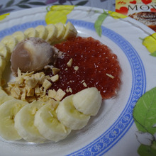 バナナ湾に打ち寄せた、チョコアイス、ローストココナッツ、つぶ苺