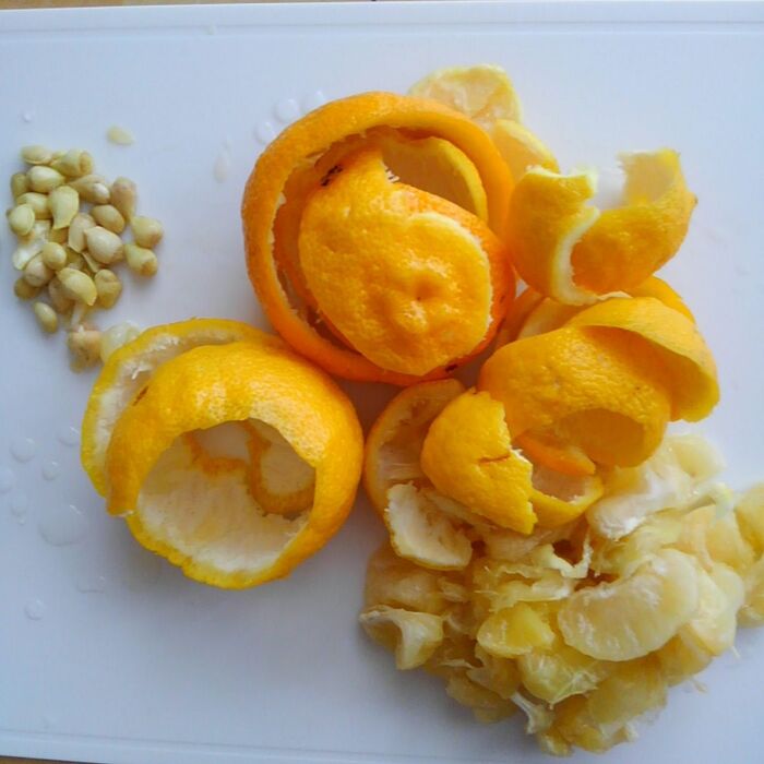柚子を皮、果実、種に分ける