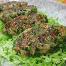 キャベツの外葉と豚こまで♪ カレー味のミニバーグ