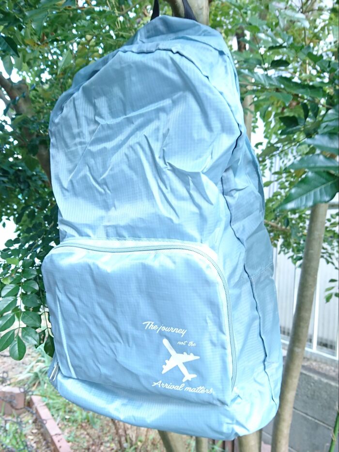 まじで!安すぎやしませんか?小さく畳めてしかも軽い!増えた荷物を楽々持ち帰りリュック♪