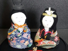 可愛いお雛様の人形をたまごの殻を使って作ってみました。