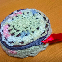 手紡ぎの羊毛ポーチ