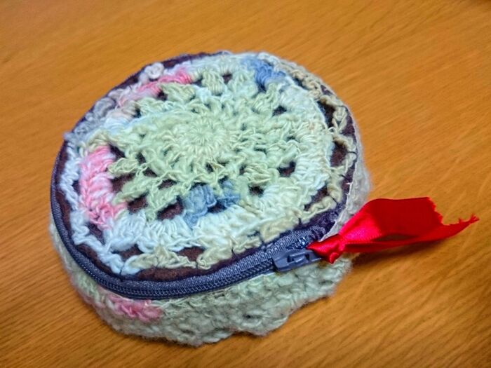 手紡ぎの羊毛ポーチ