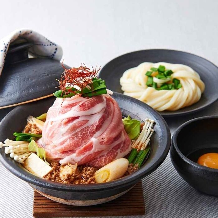 鍋うどんでぽっかぽか!「爆盛り肉鍋うどん」