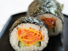 恵方巻きにも使える!スモークサーモンのお花巻き寿司