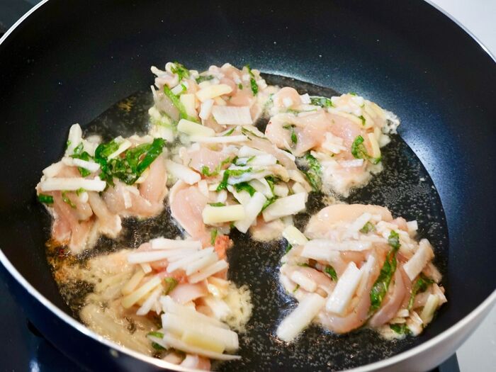揚げ焼きしていきます