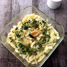 やみつきになるおいしさ!白菜の芯のごま油和え