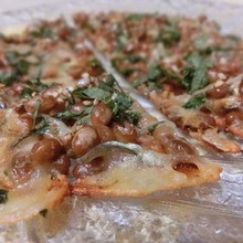 カリカリ香ばしいよ♪ フライパンで10分☆ 納豆とじゃこのチーズせんべい