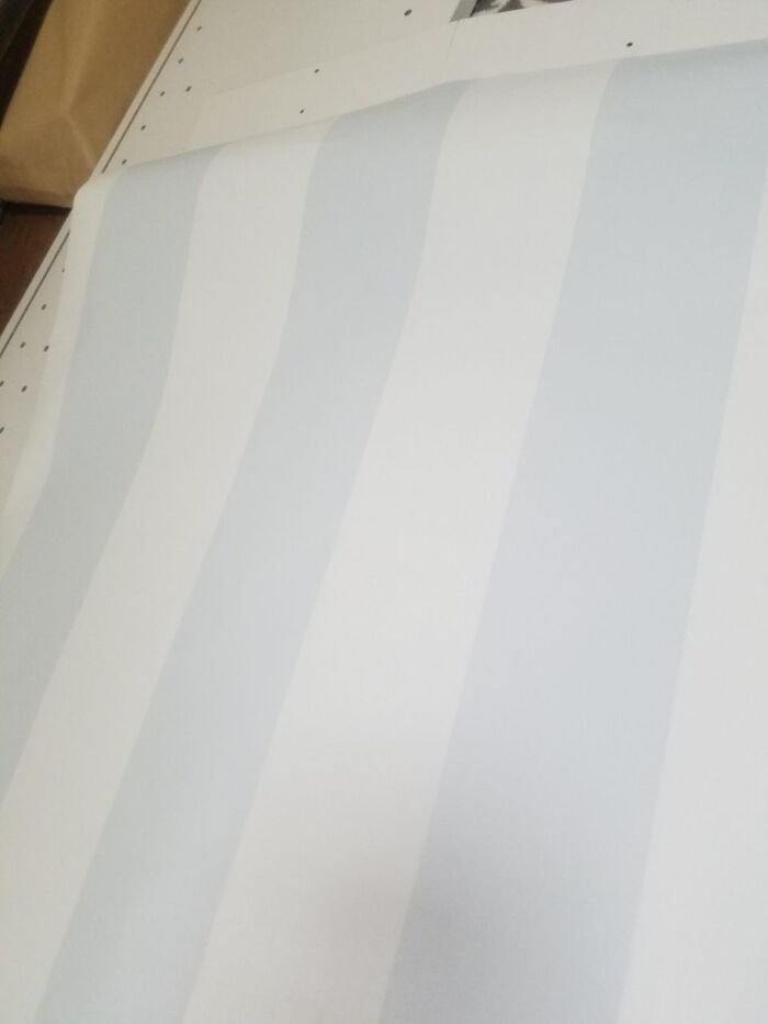 背板にリメイクシートを貼って