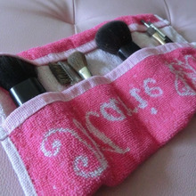 洗えるから清潔キープ☆ ハンドタオルでメイクポーチ