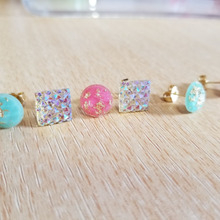 貼るだけ簡単!100均材料で誰でも作れるピアス♥