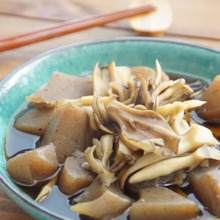 食べ過ぎても太らない!こんにゃくと舞茸の煮物