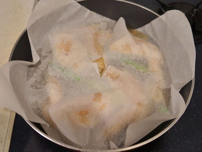 落し蓋をして煮込みます。
