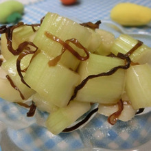 切ったら1分☆ タッパーに入れて振るだけ☆ セロリのレモンナムル