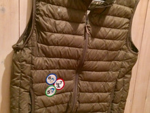 【急な応急処置に】ダウンベストの破れた穴をふさぐアイデア❣️