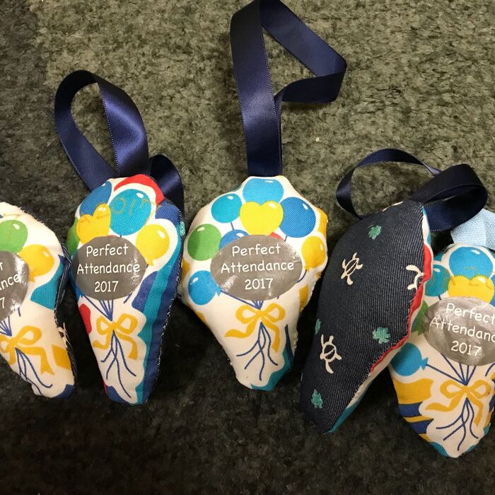 毎年悩む皆勤賞 今年は布製チャームを作成しました