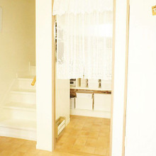 クローゼットの扉は不要★洗剤などストック商品を収納