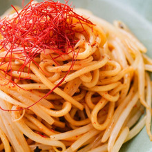 具はもやしだけ!5分調理で1人前90円「うま辛焼きそば」