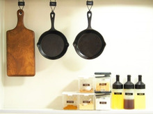 うっかり忘れがち……賞味期限切れの調味料の正しい捨て方