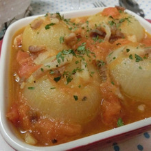 炊飯器に入れたらスイッチ押すだけ☆ 簡単なのに美味しすぎる丸ごと玉ねぎのスープ煮