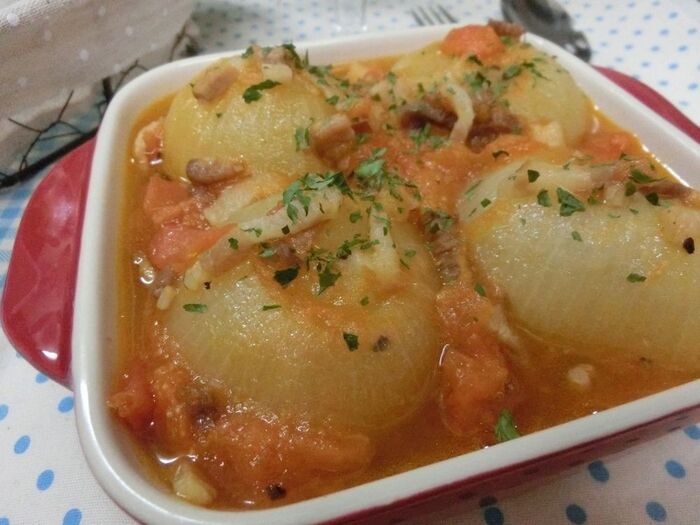 炊飯器に入れたらスイッチ押すだけ☆ 簡単なのに美味しすぎる丸ごと玉ねぎのスープ煮
