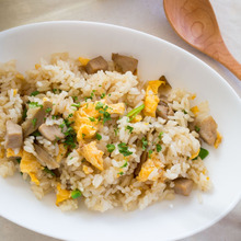 むね肉であっさり仕上げ♪炊飯器で、鶏ごぼうの和風ピラフ