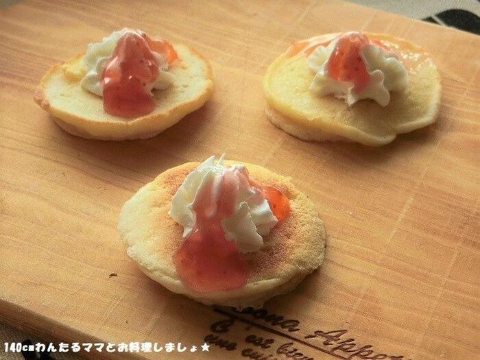 苺とふわふわチーズのオープンパンケーキ
