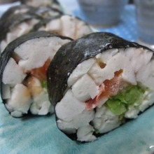 ふわふわおつまみ♪ はんぺんと野菜のわさびマヨ海苔巻き