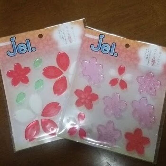 使ったのは100均ショップのジェルステッカー