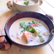 アンチエイジングに♪ルウなしで濃厚な☆鮭とアボカドのチーズシチュー