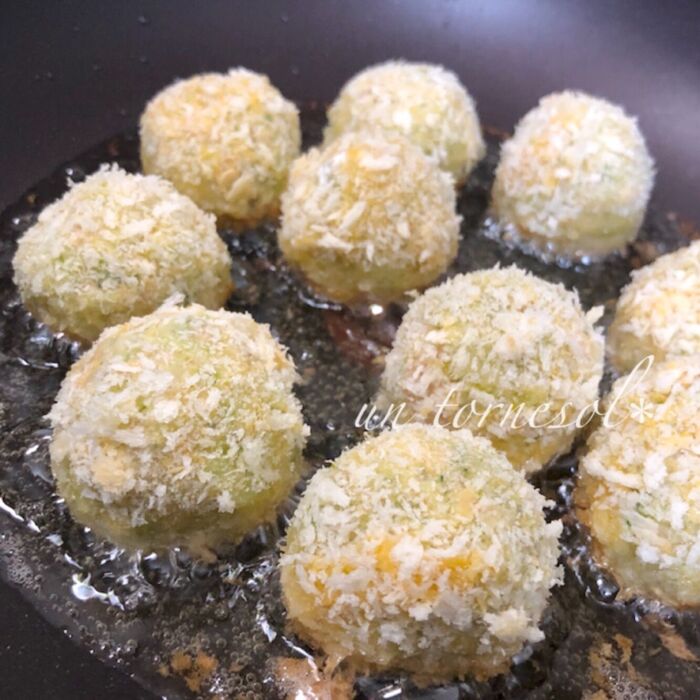 ⑤コロコロ転がしながら揚げ焼きに!