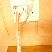 スッキリ!コード・コンセント・配線もひとまとめ★ダイソー ケーブルチューブ