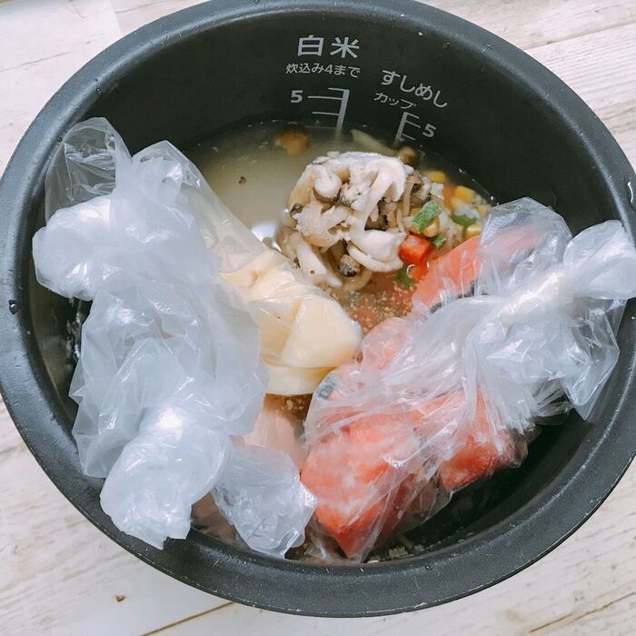 炊飯器にセット。