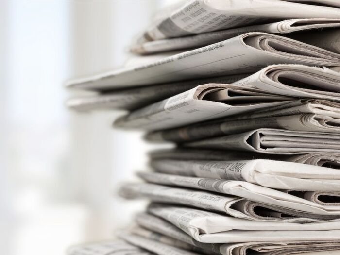 新聞紙はそのまま捨てずに活用しよう!濡れ新聞で掃除をエコで簡単に♪