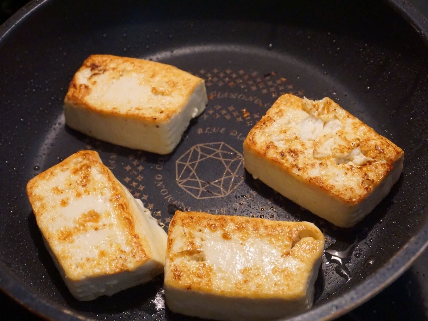 木綿豆腐を焼く