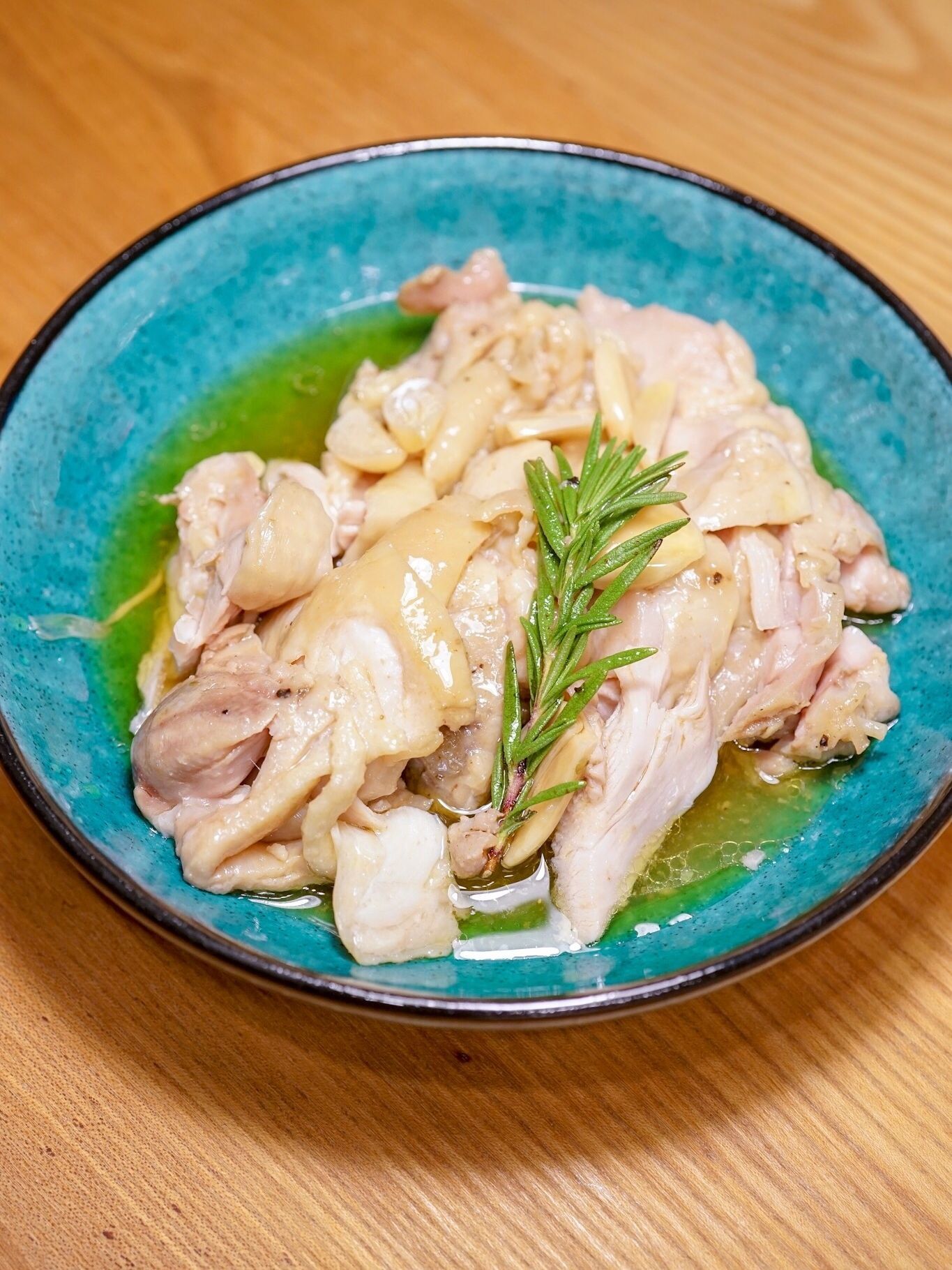 こちらが鶏肉のコンフィ