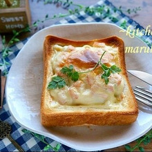 チーズが流れ出る~❤ナイフとフォークで食べたい!厚切り食パンの詰め込みピザ