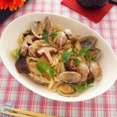 キッチンライフハック付き!新生活応援レシピ「あさりとしいたけの春うどん」