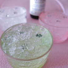 香りと色に癒される☆ 保冷剤でパステルカラーの芳香剤