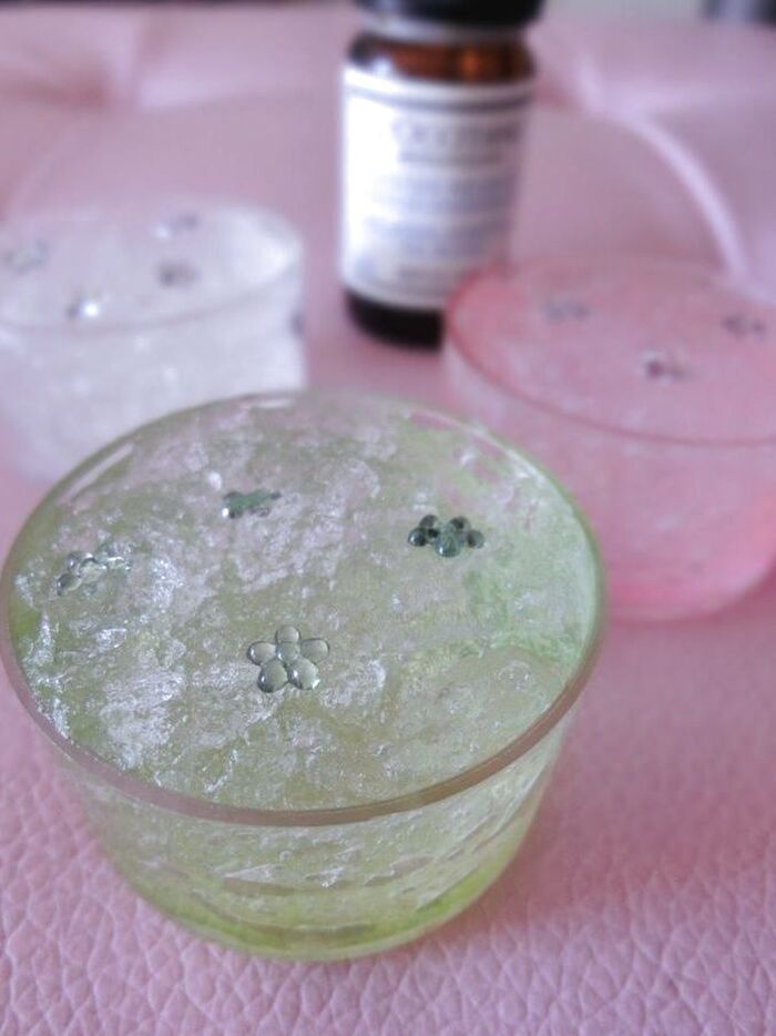 香りと色に癒される☆ 保冷剤でパステルカラーの芳香剤